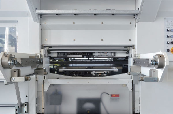 upload/1c/202508/double-station-automatic-heavy-duty-foil-stamping-die-cutting-2.jpg
