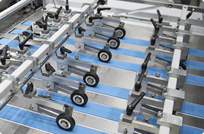 Production floor with S106DY running a long batch of foil-stamped labels