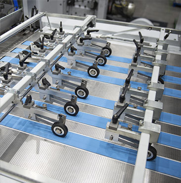 Conveyor belt and antistatic steel plate