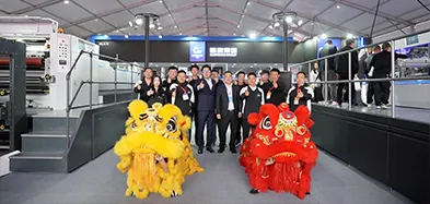 /At the Longgang Exhibition, Guowang once again 